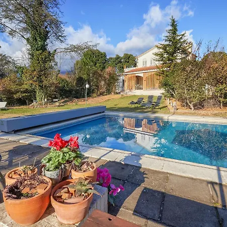 Pet Friendly In With Kitchen Holiday home