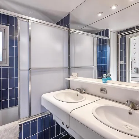 Pet Friendly In With Kitchen