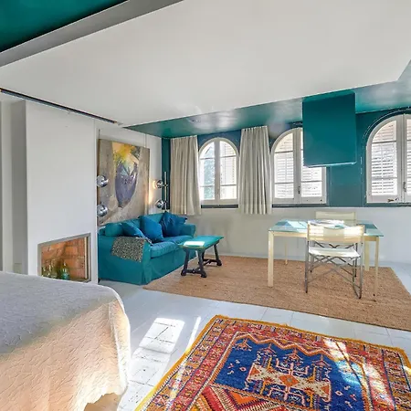 Pet Friendly In With Kitchen Holiday home